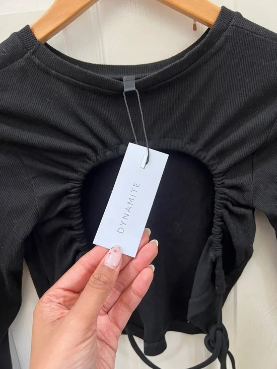 Dynamite Black Long-Sleeve Open-Back Ribbed Crop Top - Picture 5 of 8